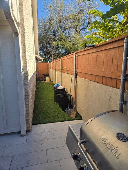 Building Photo - 7401 Sordello Dr