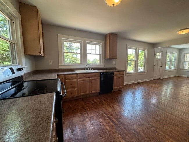 Building Photo - Charming 2 BD - 1 Full BA Home in Greer/Eastside close to Riverside HS, BMW, GSP, Inland Port, Gr...