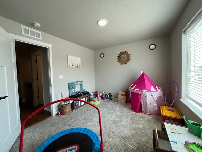 Building Photo - Fantastic Home in Wellington