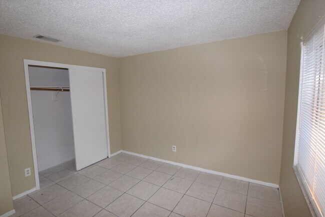 Building Photo - 3115 Split Willow Dr