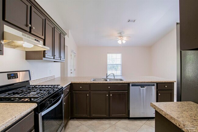 Building Photo - 4012 Shorewood Dr