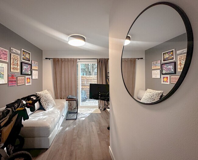 Building Photo - Modern 3 bed/ 2.5 bath townhome in Ballard!