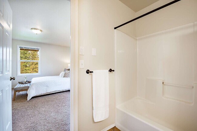 Building Photo - Sought-after 5-Bedroom Pet Friendly Home i...