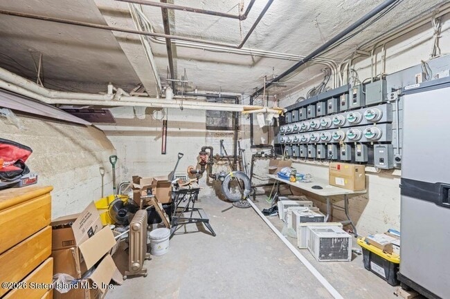 Building Photo - 37 Avon Pl