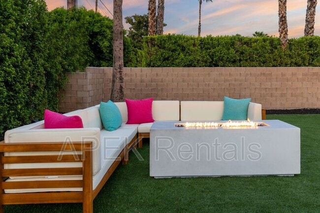 Building Photo - 2056 Paseo Roseta