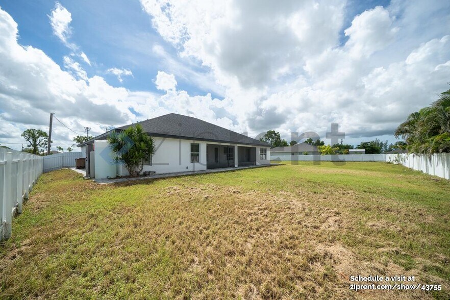 Building Photo - 4000 NE 9th Ave