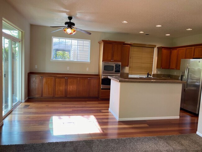 Building Photo - 64th Way House