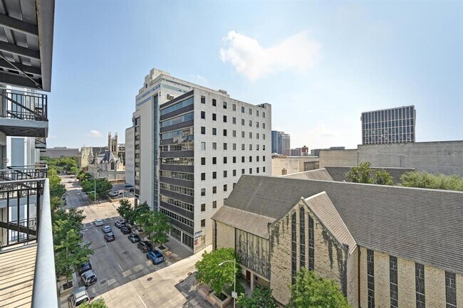 Building Photo - 800 Brazos St