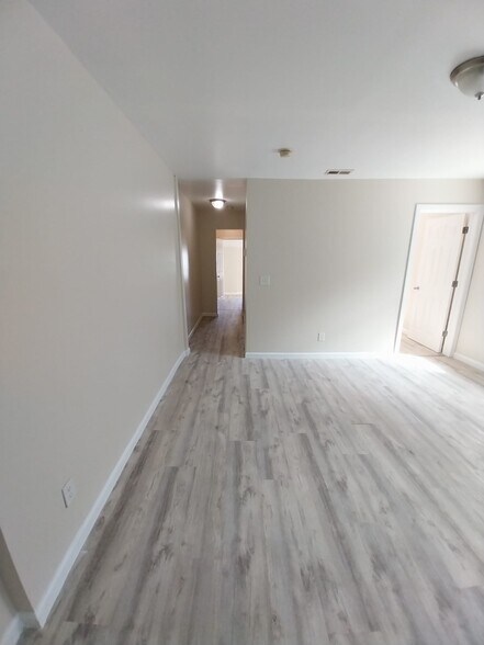 Building Photo - 244 E Hanover St