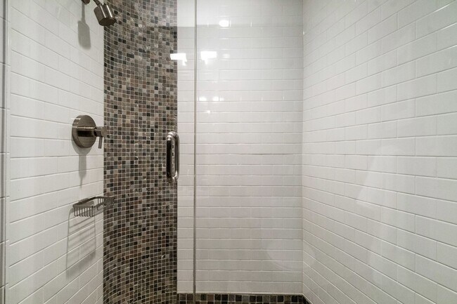 Building Photo - 136 Arlington St