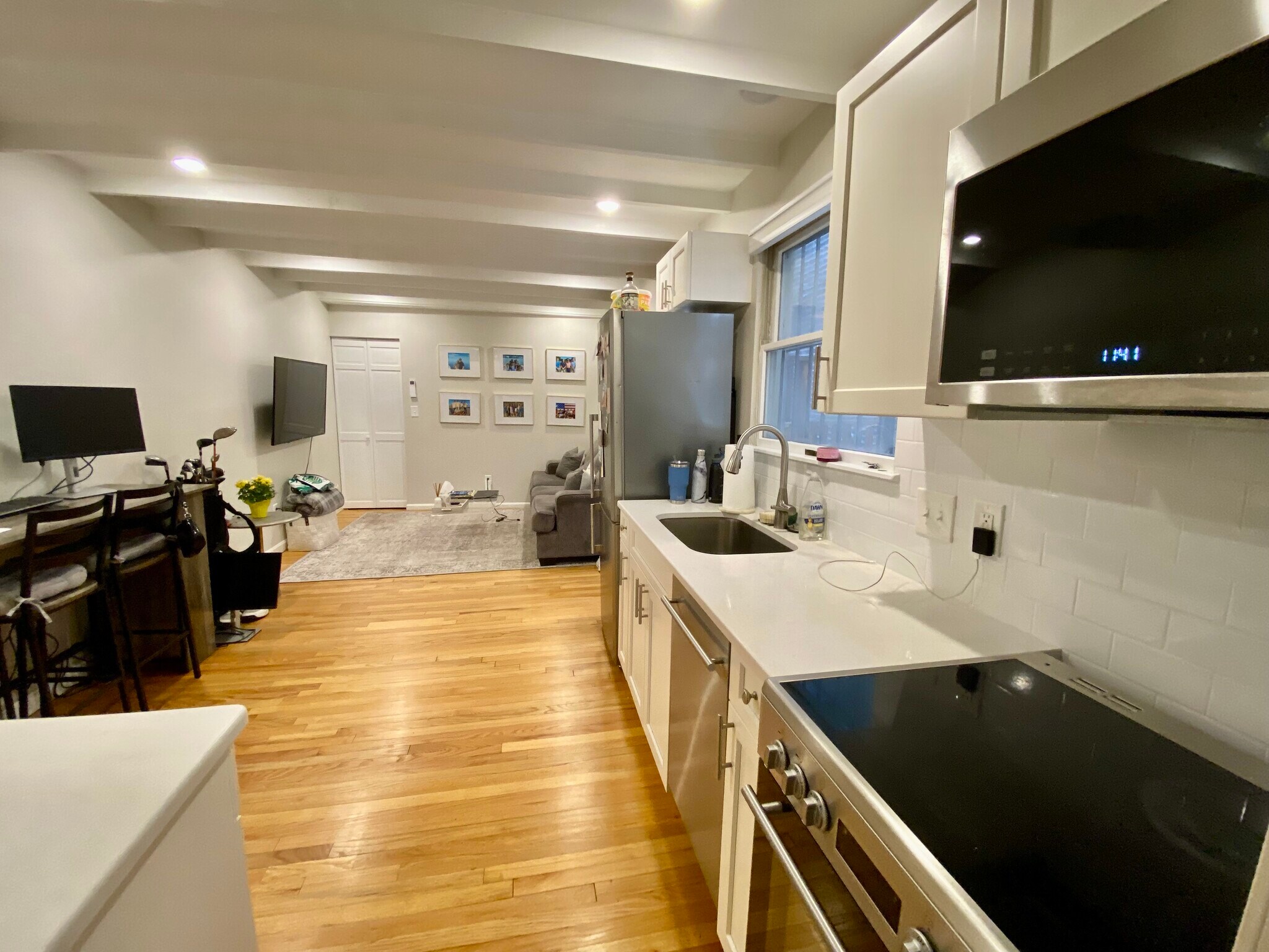 Building Photo - 15 Bond St