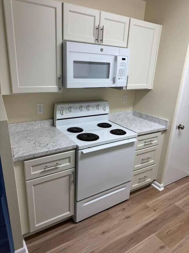 Building Photo - 102-4 Turtle Creek Road