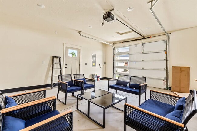 Building Photo - 303 CM Rdg Ln