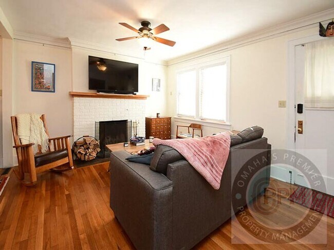 Building Photo - Discover 3-bedroom, 2.5-bath home in Omaha, NE