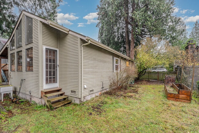 Building Photo - 3844 NE 87th St