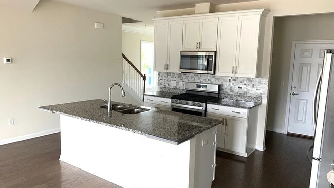 Building Photo - 7 Locust Ln