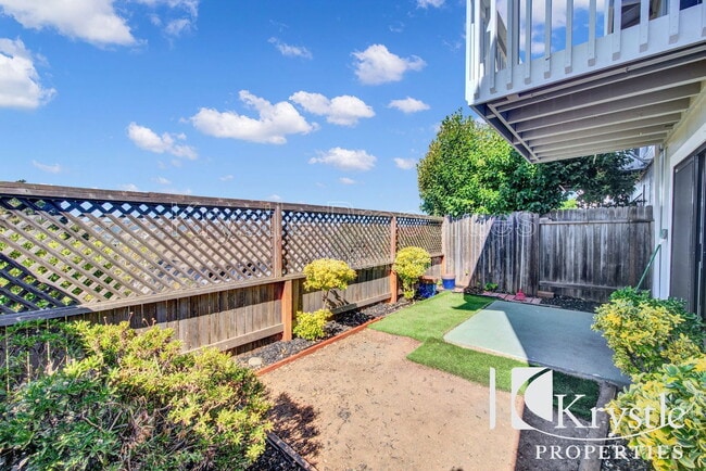 Building Photo - 2261 Clearview Cir