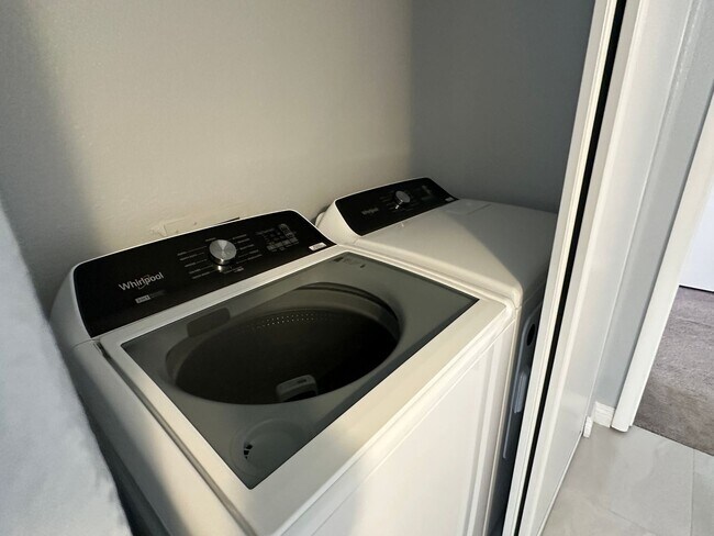 Building Photo - Las Vegas 2 bedroom condo for rent.