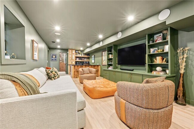Building Photo - 3831 Greenhill Dr
