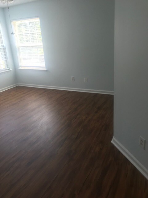 Building Photo - 8562 Hopkins Cir
