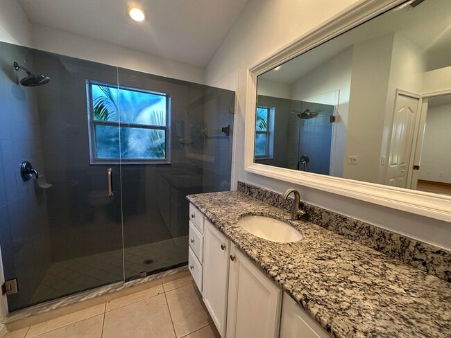 Building Photo - 1374 SE Concha St