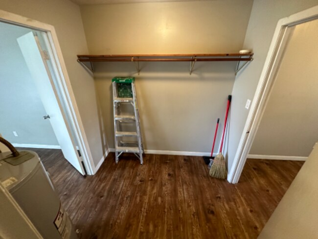 Building Photo - 735 Cave St