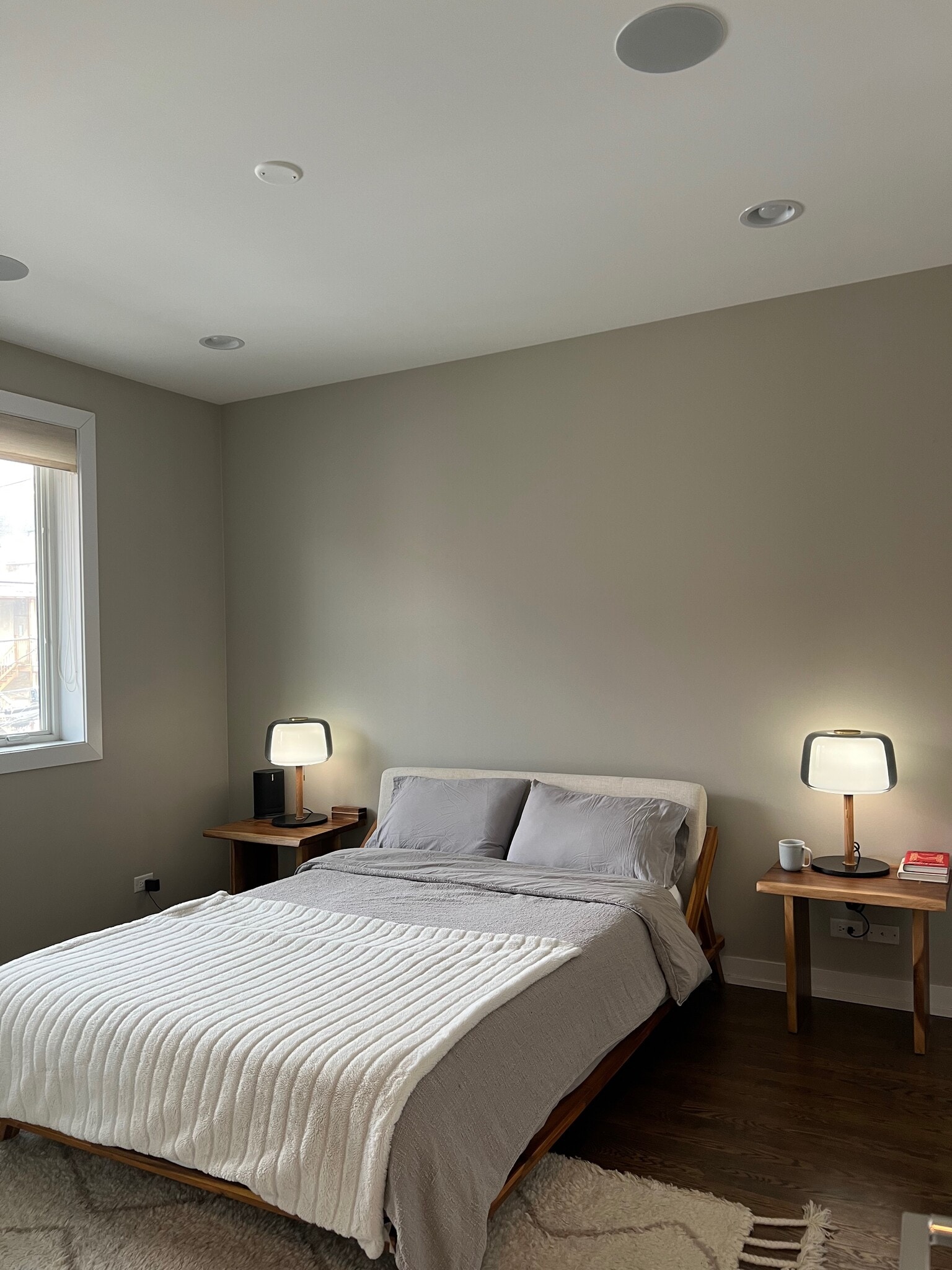 Master Bedroom - Queen Bed - 1534 W Cortez St