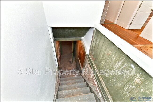 Building Photo - 2906 Wheeling Ave