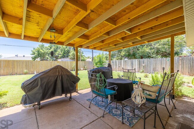 Building Photo - Charming 3 bedroom, 2 bath in Great Location!
