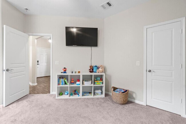 Building Photo - 24502 Royal Pike Dr