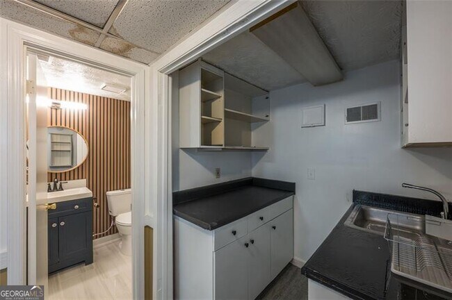 Building Photo - 4535 Kings Crossing Dr NE