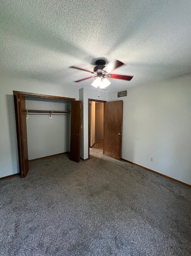 Building Photo - Recently Renovated 2Br / 1.5Ba Home with D...