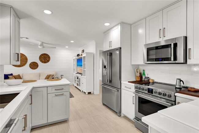 Building Photo - 1945 Anglers Cove