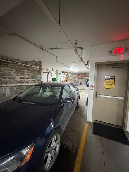 Building Photo - 523 S 9th St