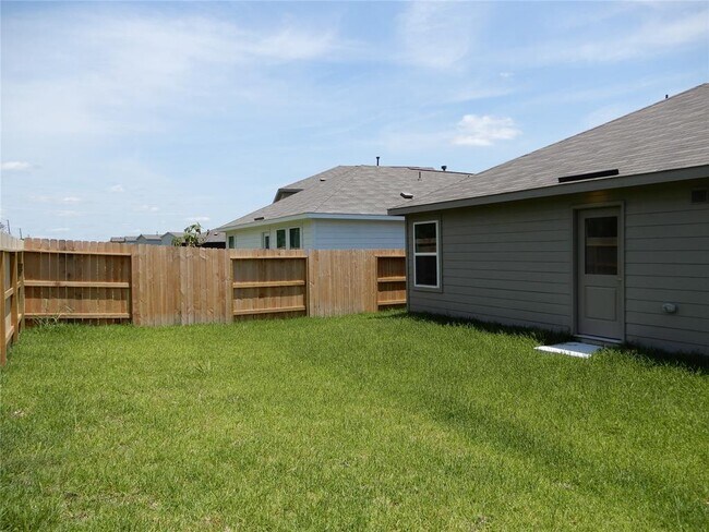 Building Photo - 21099 Santopadre St