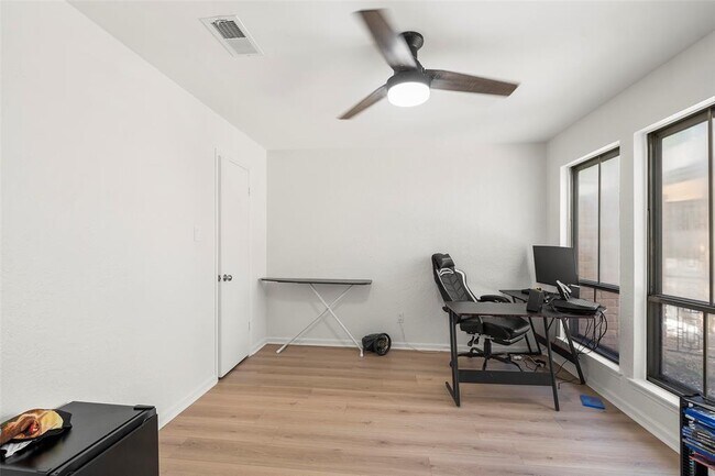 Building Photo - 15134 Corona Del Mar Dr