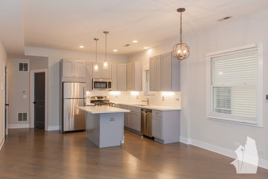 Building Photo - 2737 N Wayne Ave