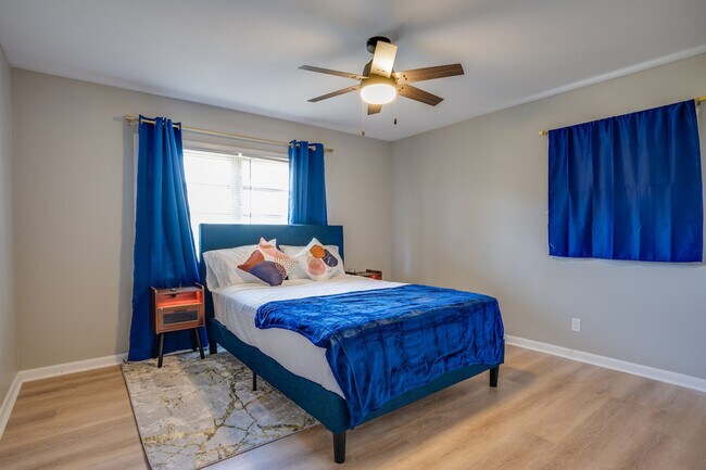 Building Photo - 218 Cactus St