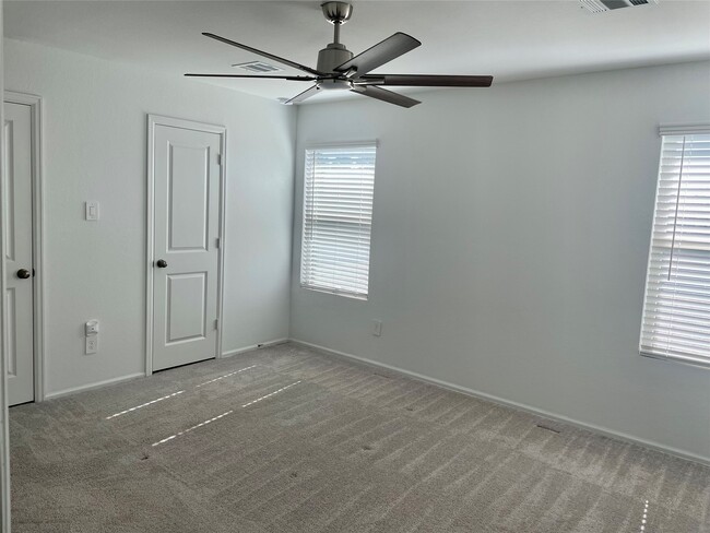 Building Photo - 221 Crystal Bay Ln