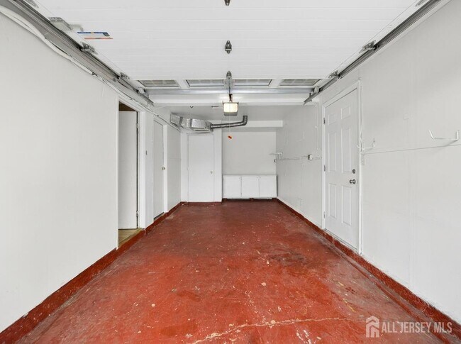 Building Photo - 95 Pine St