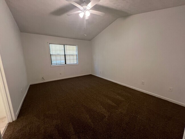 Building Photo - THE PERFECT 3 BEDROOM 2 BATHROOMS RANCH HOME FOR YOUR FAMILY!