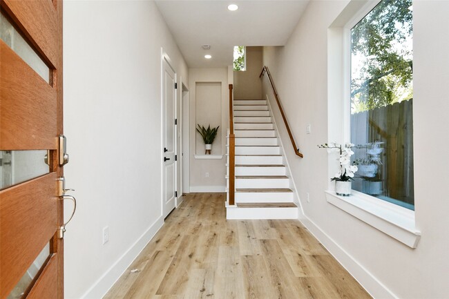 Building Photo - 3233 Tuam St