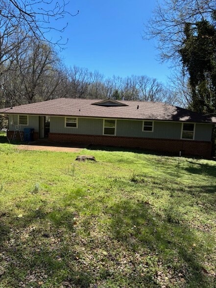 Back view - 3521 E Crest Dr