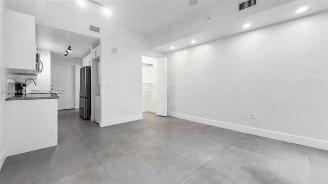 Building Photo - 1536 NW 15th Ave