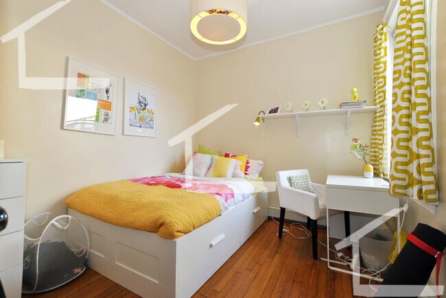 Building Photo - 215 Saint Paul St