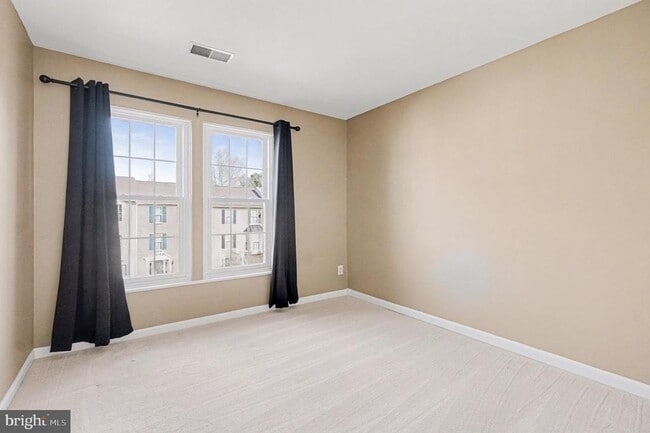 Building Photo - 107 Monet Cir