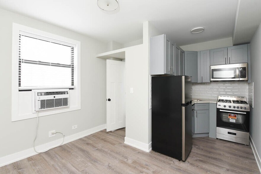 Building Photo - 508 W Belmont Ave