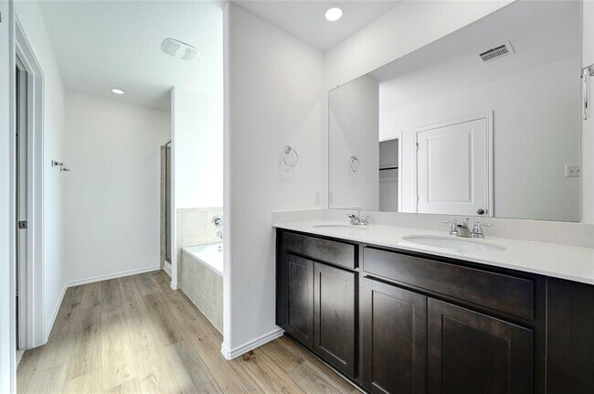 Building Photo - 1015 Ascari Ct