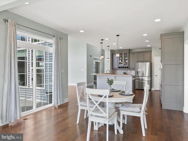 Building Photo - 26300 Tributary Blvd