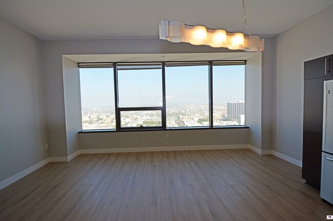 Building Photo - 1100 Wilshire Blvd